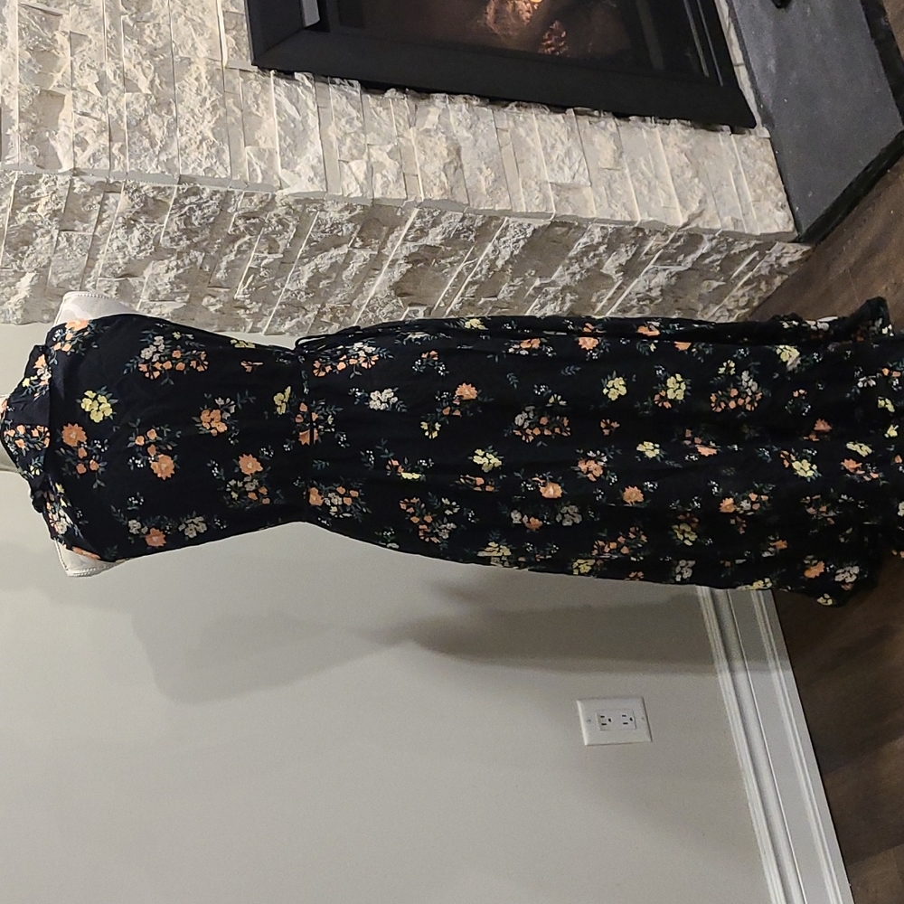 Apricot Floral wrap dress with ruffled front - Picture 4 of 8